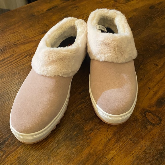 !Blondo Suri Slip On Suede Sneaker 8 - Picture 1 of 10
